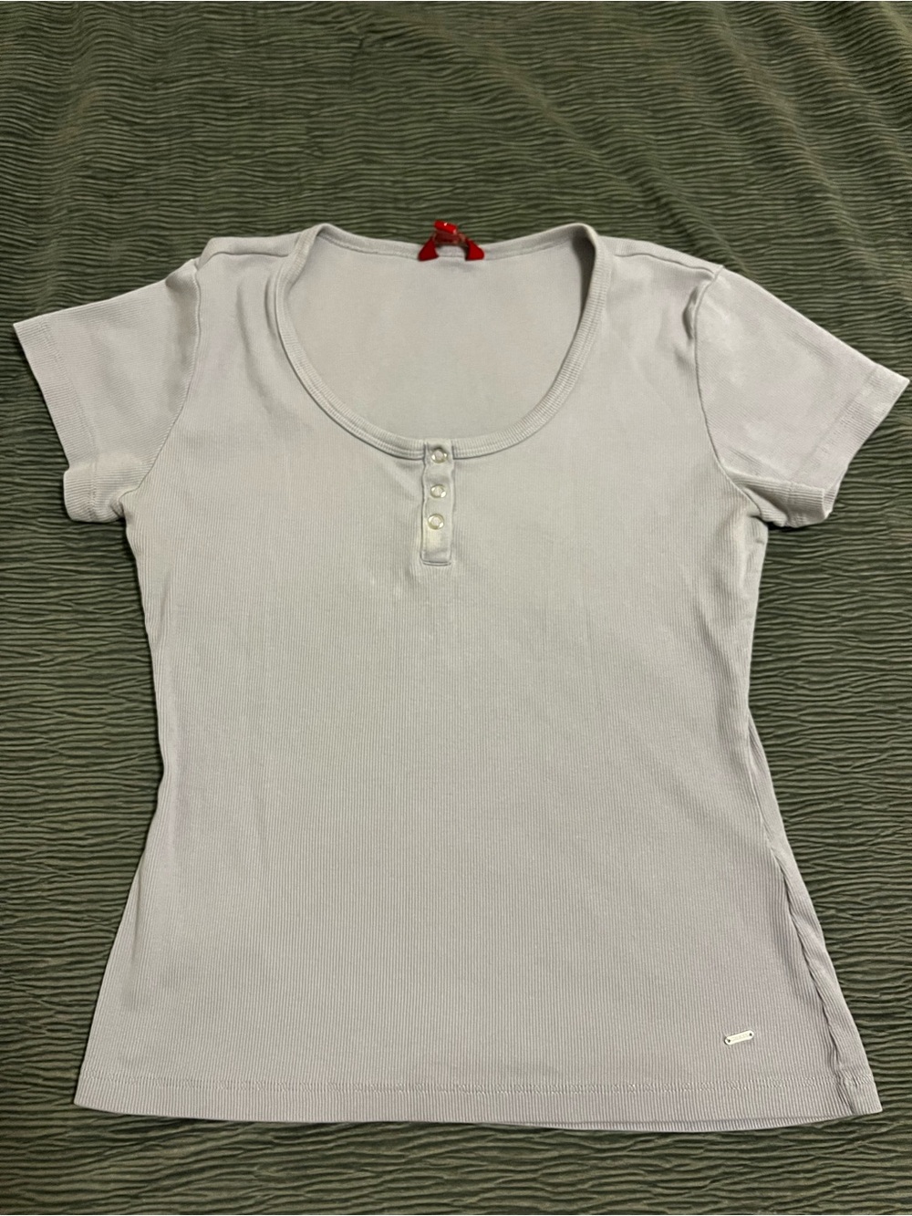 Guess Short Sleeve Scoop Neck Top in Light Gray
